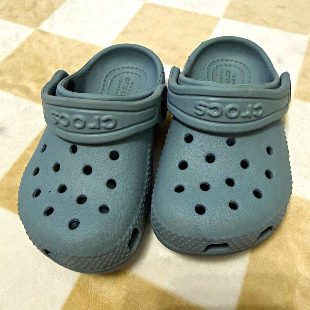 Crocs Classic Unisex Kids Gray Clog Sandals Slip-On Rubber, Round Toe US 4
